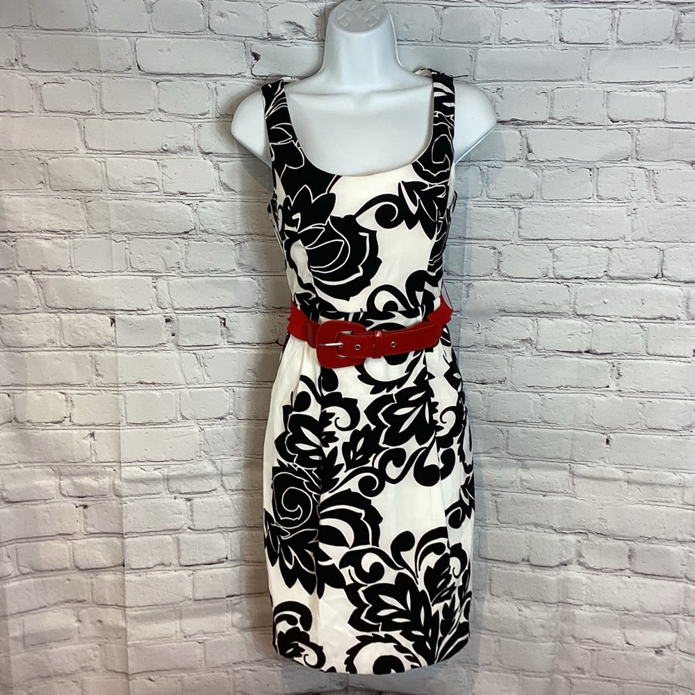 INTRIGUE MIDI SLEEVELESS DRESS  SPIRAL FLOWER  BLACK WHITE BELTED EUC SZ 8